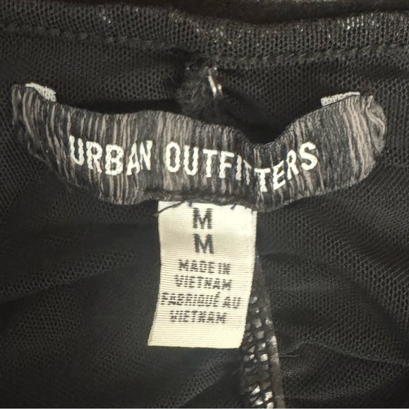 Urban Outfitters Black Ruched Long Sleeve Top - Picture 3 of 3